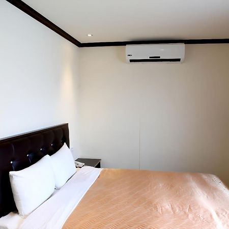 Holiday Business Hotel T'ai-tung Esterno foto