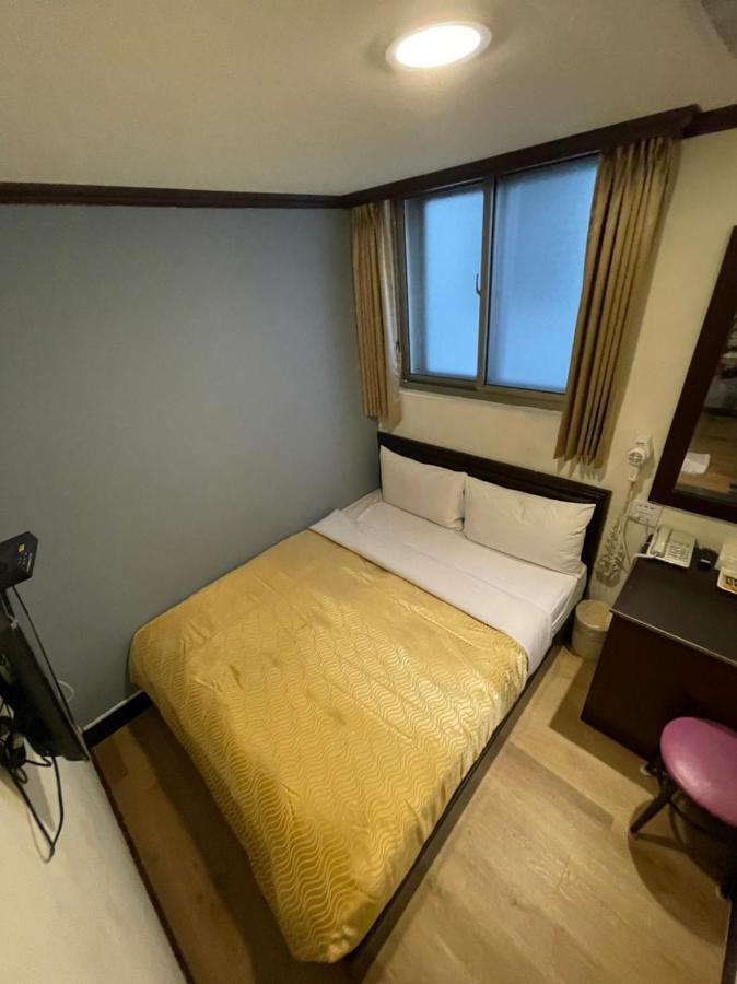 Holiday Business Hotel T'ai-tung Esterno foto