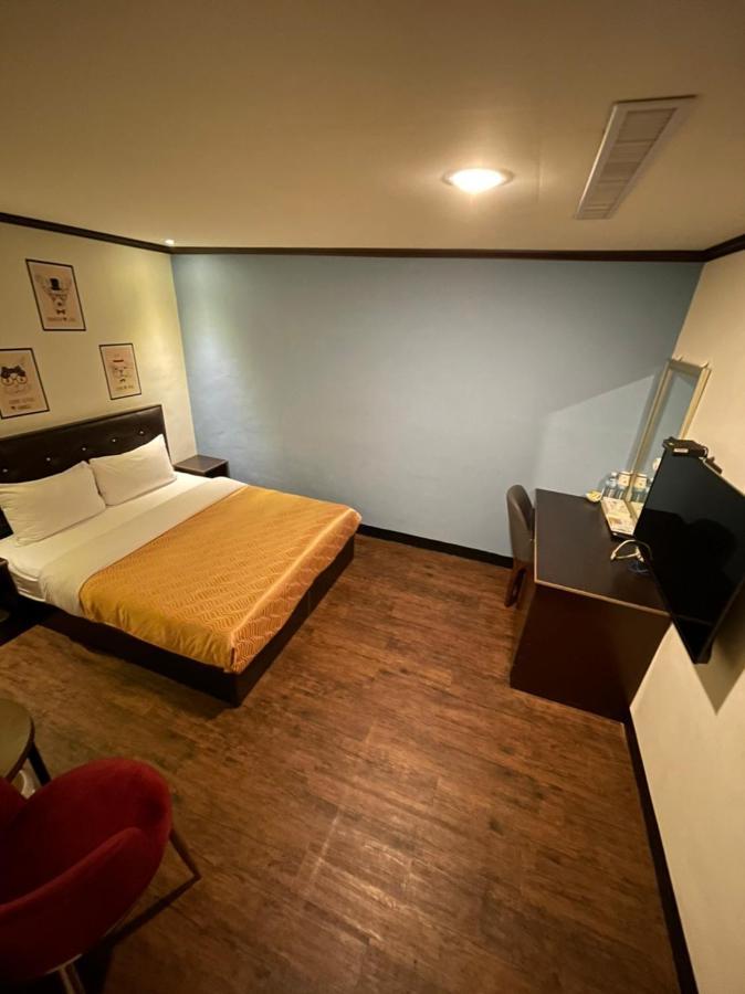Holiday Business Hotel T'ai-tung Esterno foto