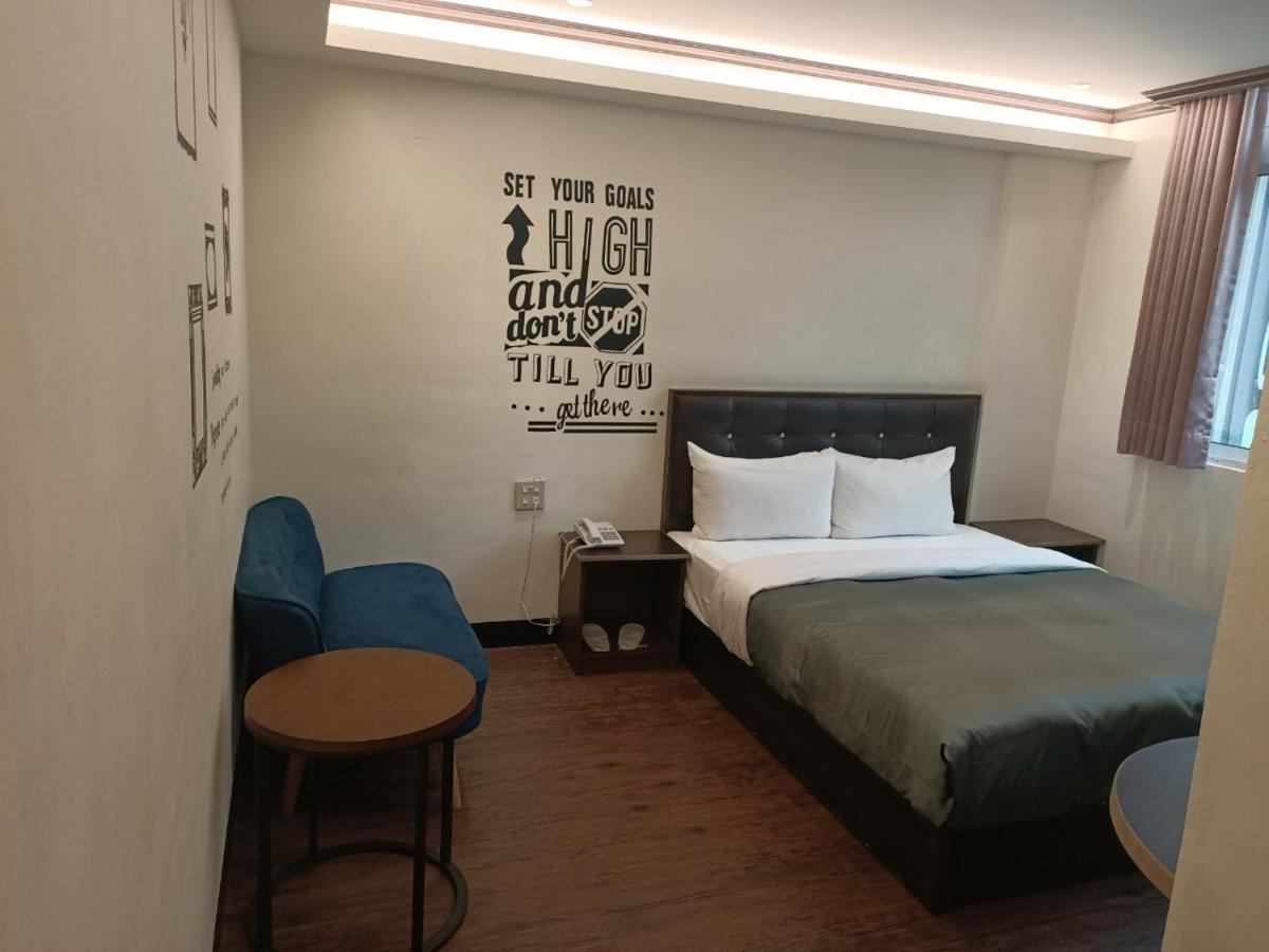 Holiday Business Hotel T'ai-tung Esterno foto