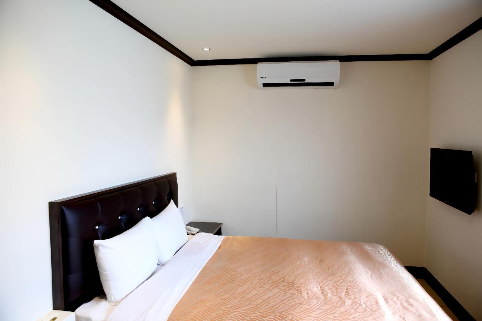 Holiday Business Hotel T'ai-tung Esterno foto